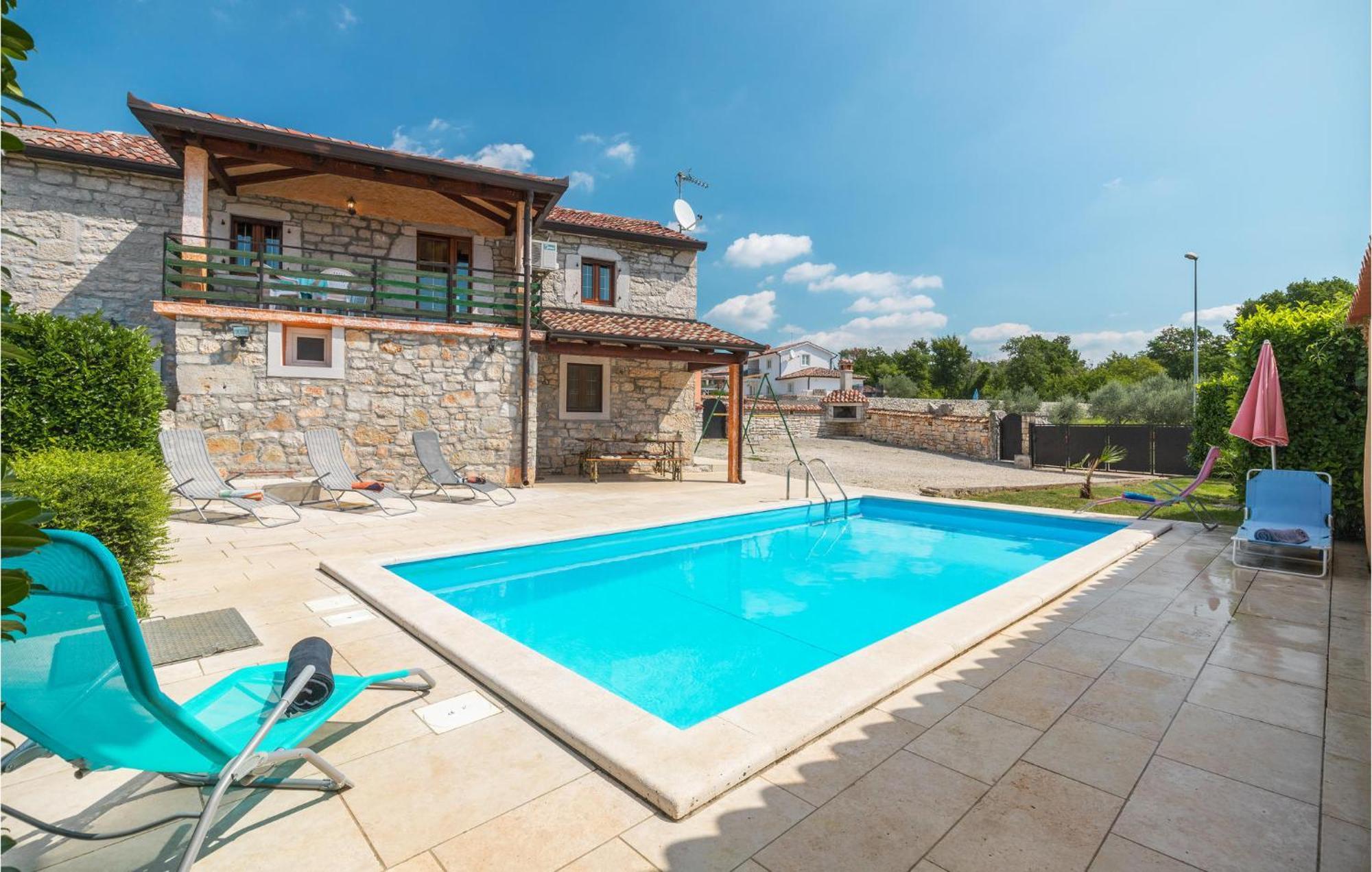 Lovely Home In Visnjan With Outdoor Swimming Pool Kültér fotó